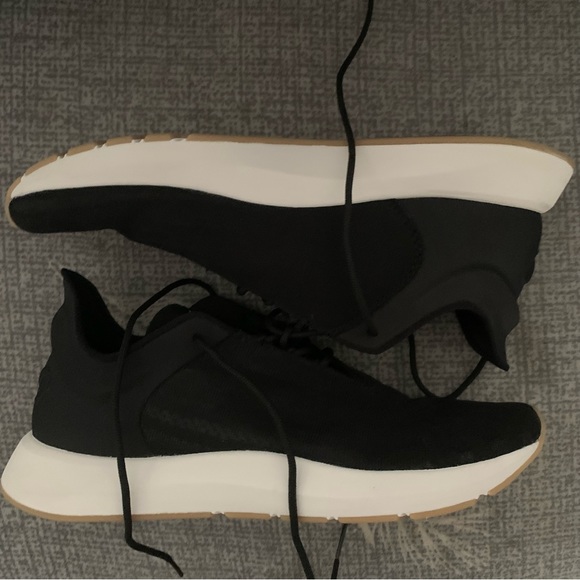 Saysh One Sneakers - Picture 2 of 8